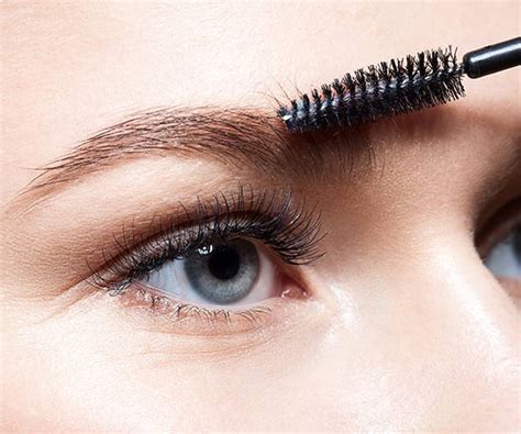The Must-Have Tool for Brow Perfection: The Magical Eyebrow Comb